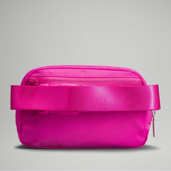 LULULEMON | Everywhere Belt Bag 1L | Sonic Pink - Picture 7 of 12